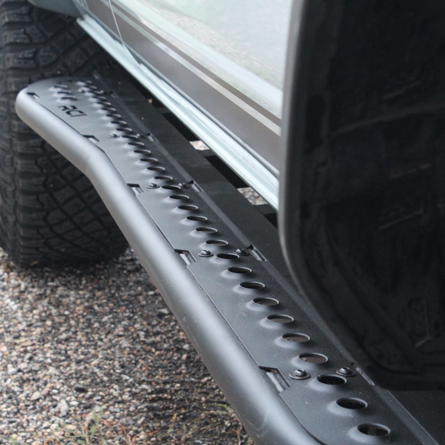 RCI Offroad 2021-2024 Ford Bronco 4 Door Rock Sliders With Top Plate, 5 Degree