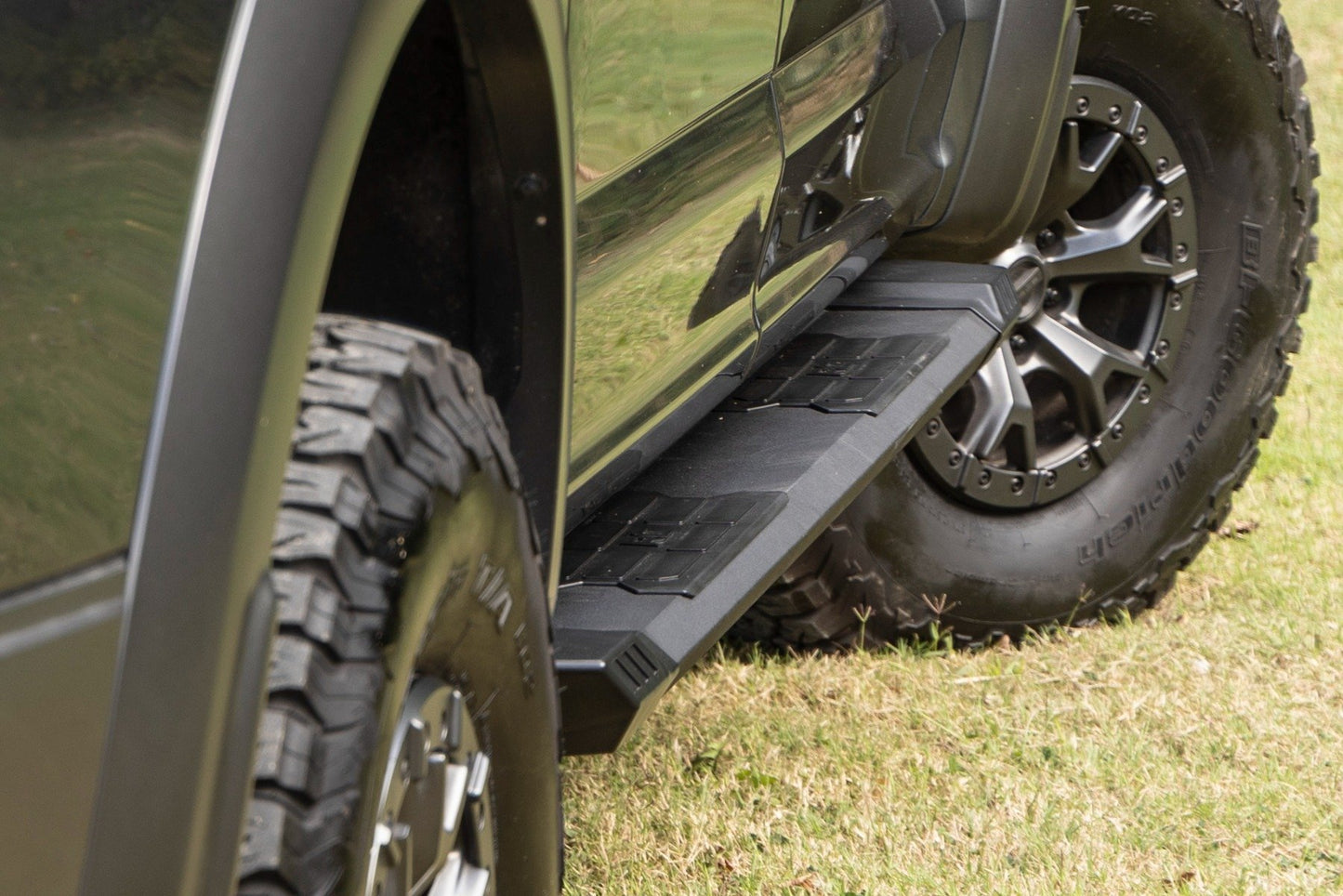 Rough Country Ford HD2 Running Boards 15-24 F-150/17-24 F-250 SuperCrew Cab