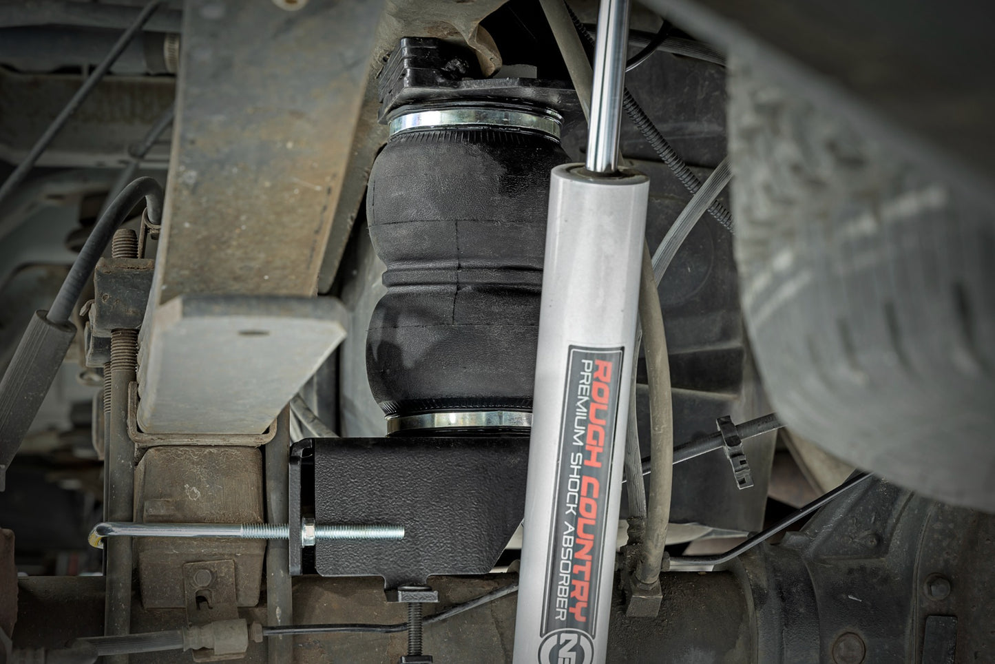 Rough Country Air Spring Kit with Onboard Air Compressor 05-16 Ford Super Duty 4WD