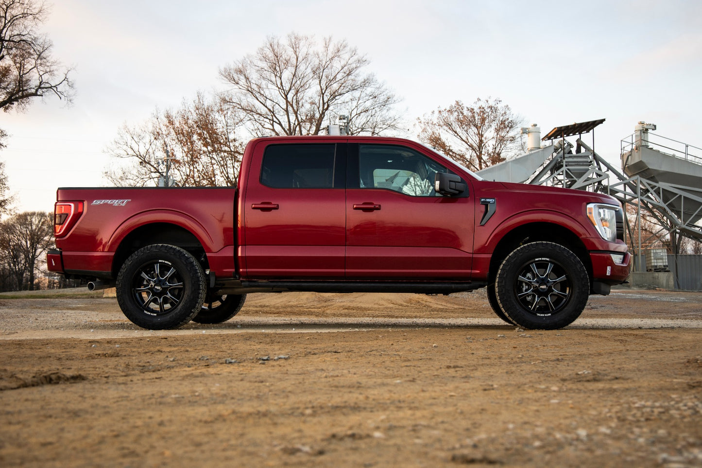 Rough Country 2.0 Inch Ford Leveling Kit w/N3 Struts and Shocks For 2021 F-150