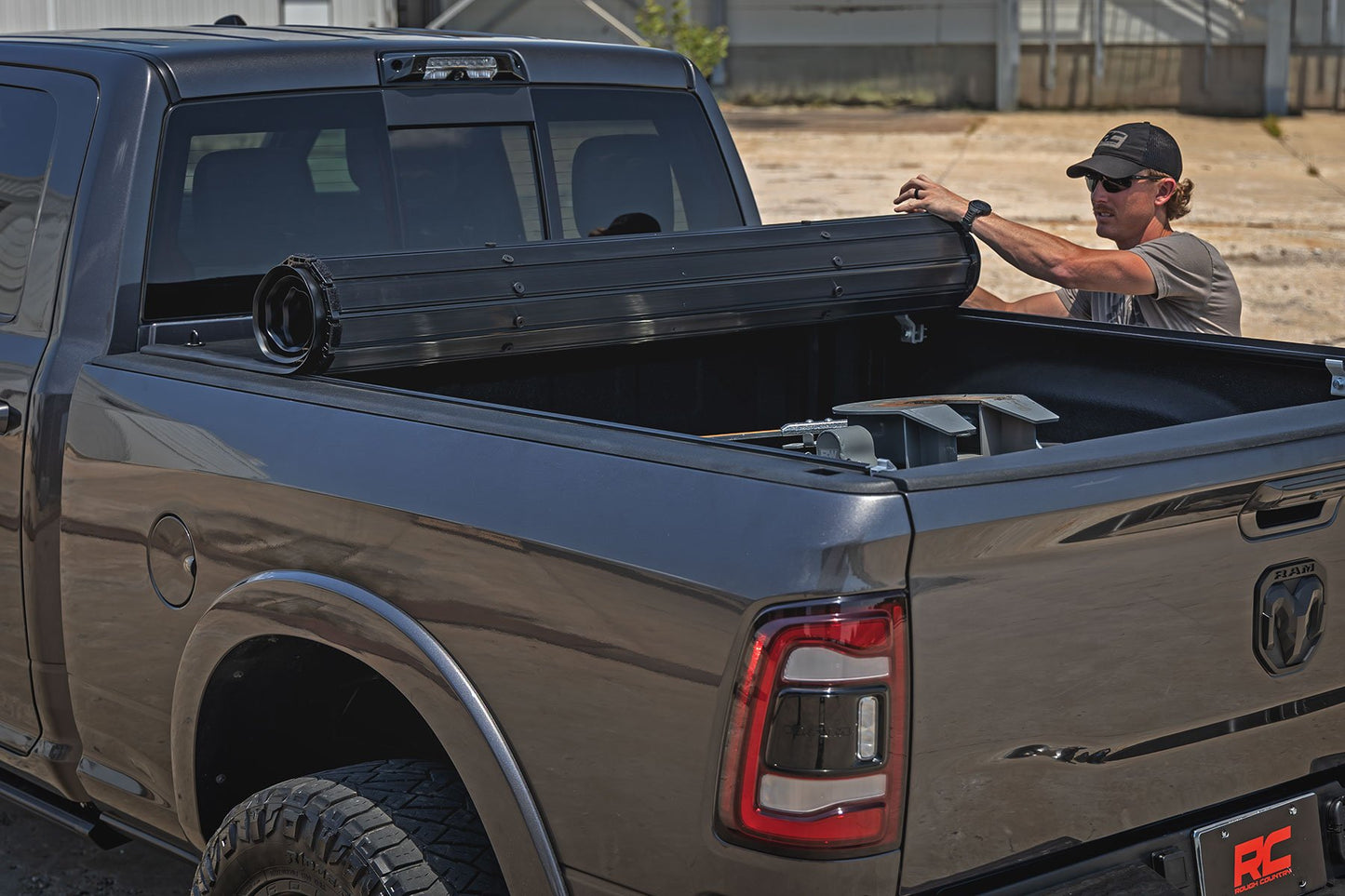 Hard Roll Up Bed Cover | 6'4" Bed | Ram 1500 (09-18)/2500 (09-26)