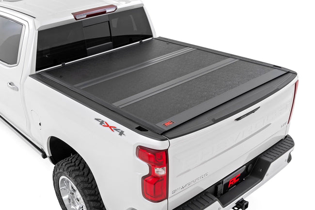 Rough Country Low Profile Hard Tri-Fold Tonneau Cover 19-26 GM 1500 5.8 Foot Bed
