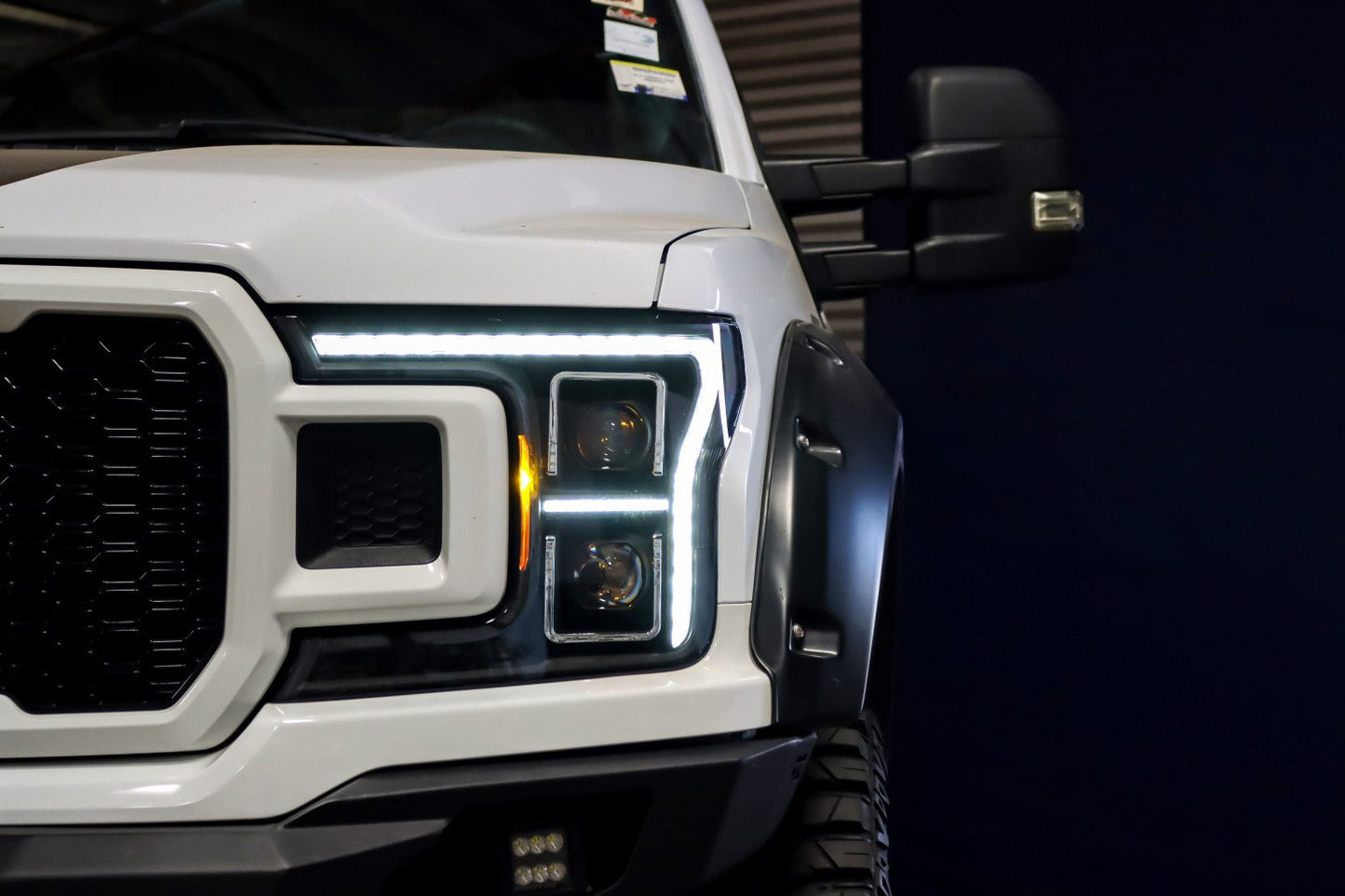 AlphaRex 18-20 Ford F-150 LUXX LED Proj HL Blk Actv Lgt Seq Sig SB DRL