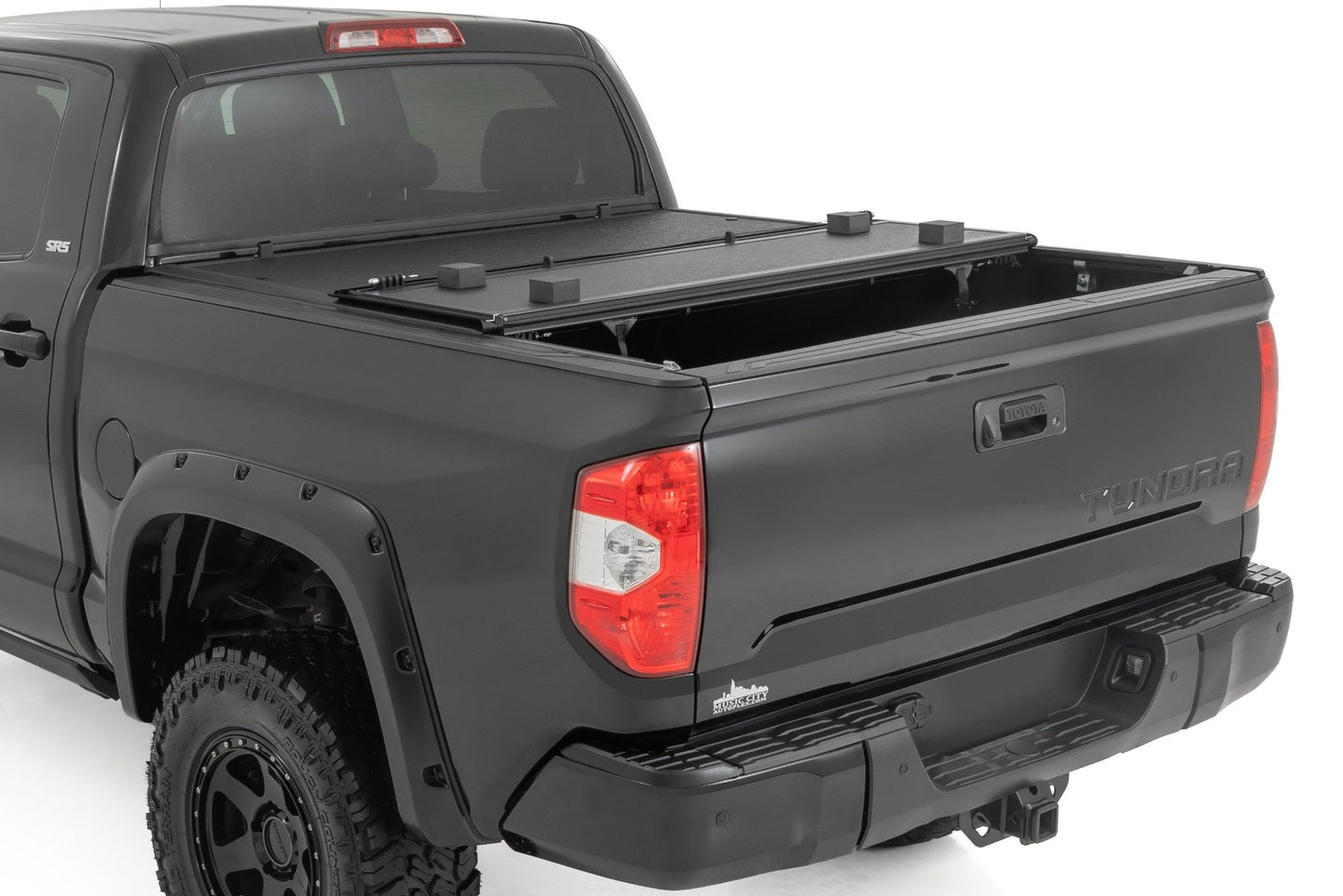 Hard Low Profile Bed Cover | 5'7" Bed | Toyota Tundra 2WD/4WD (2007-2021)