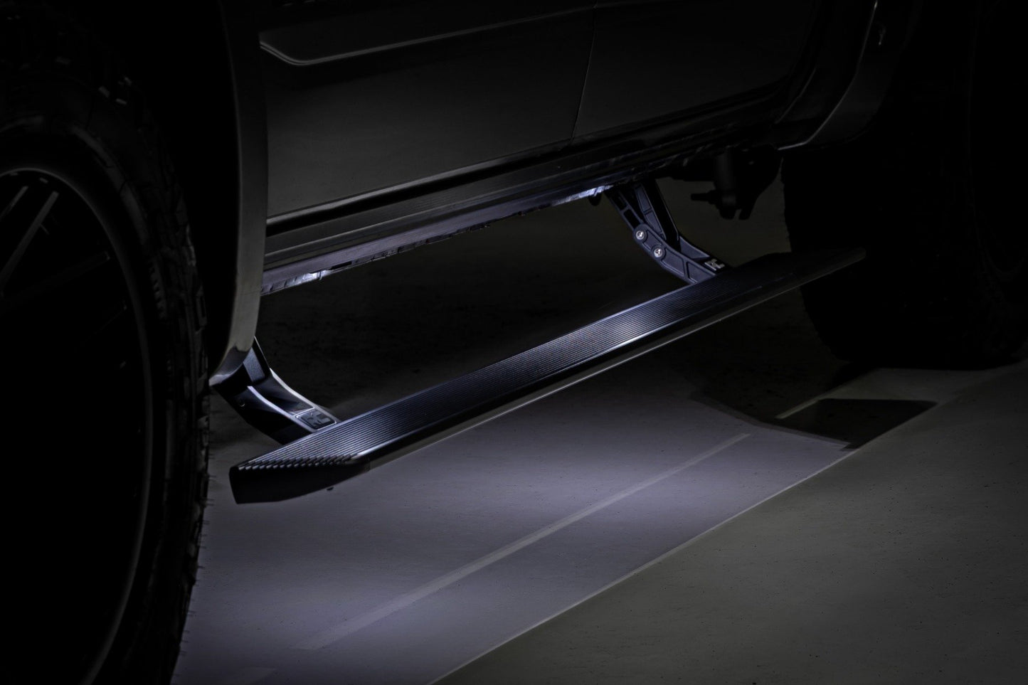 Power Running Boards | HT-Series | Crew Cab | Ram 2500 (11-26)/3500 (11-25)