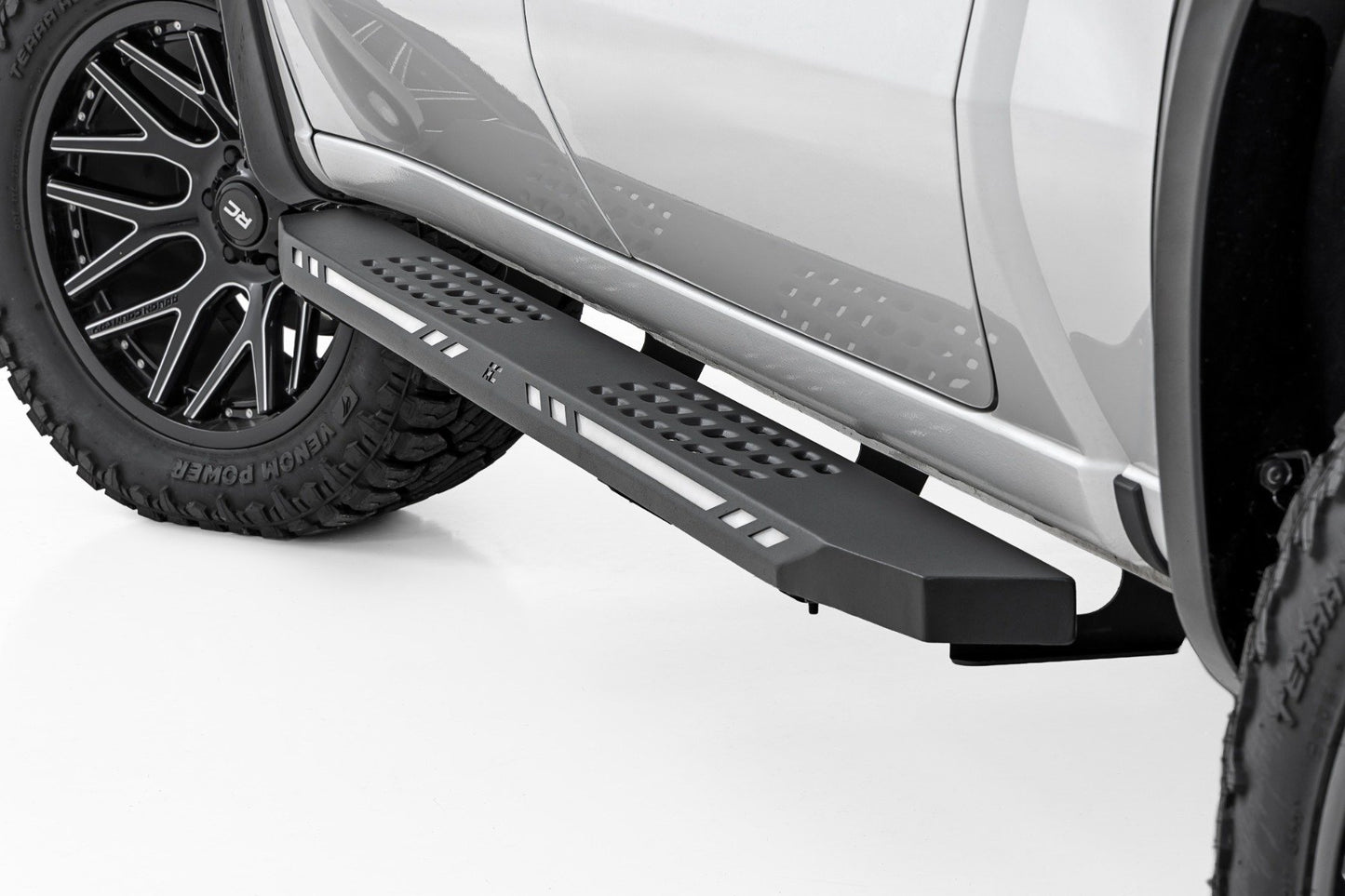 AC2 Running Boards | Amber/White | Crew Cab | Chevy/GMC 1500/2500HD/3500HD (19-26)