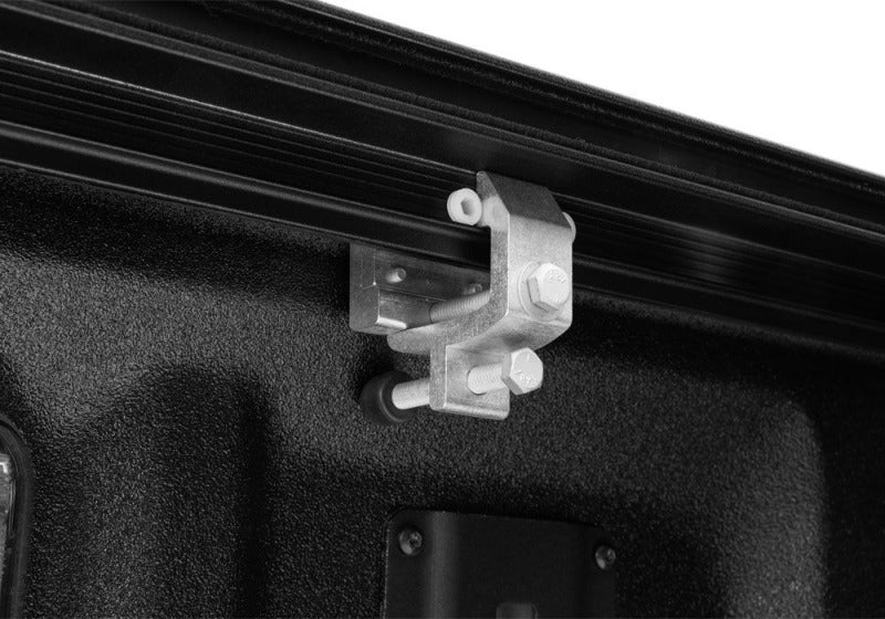 Retrax 22-26 Toyota Tundra Reg & DC 6.5ft Bed w/Deck Rail Sys RetraxPRO EZ-Off FRC-4000