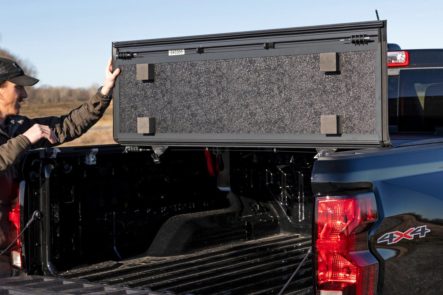 Rough Country Low Profile Hard Tri-Fold Tonneau Cover 15-26 Colorado/Canyon 5 Foot Bed