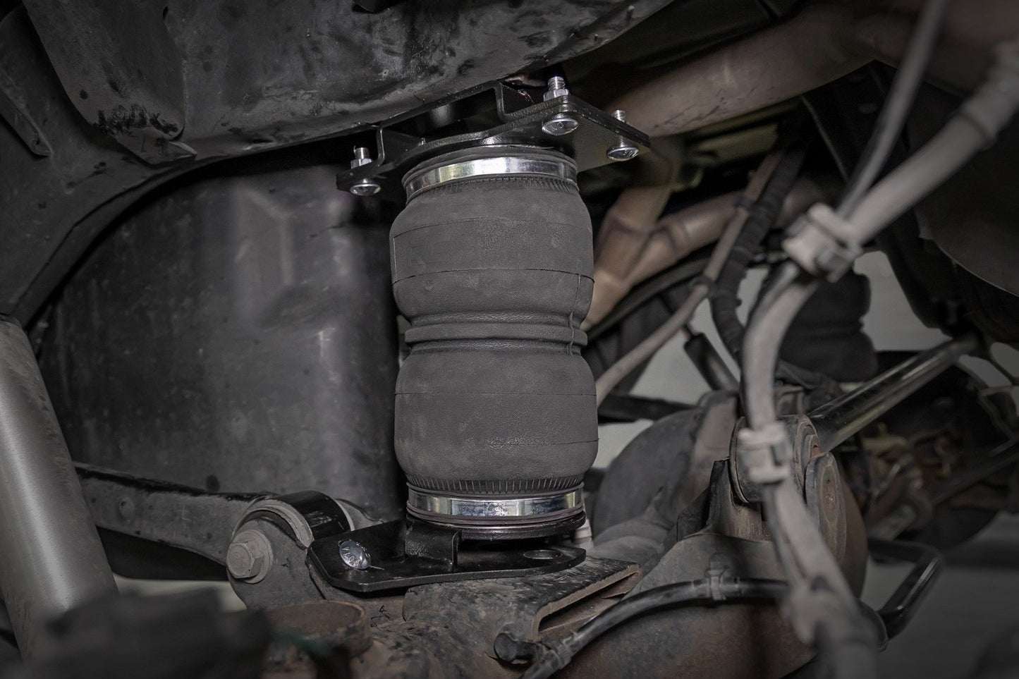 Air Spring Kit w/compressor | Wireless Controller | Ram 1500 4WD (2019-2026)