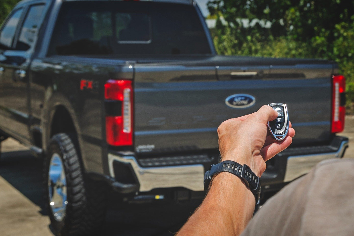 Powered Retractable Bed Cover | 6'10" Bed | Ford F-250/F-350 Super Duty 2WD/4WD (17-26)
