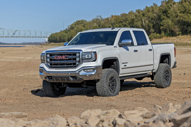 Rough Country 7 Inch Lift Kit | Forged UCA | N3 Struts And Shocks | Chevy/GMC 1500 (16-18) With Stamped Steel LCA