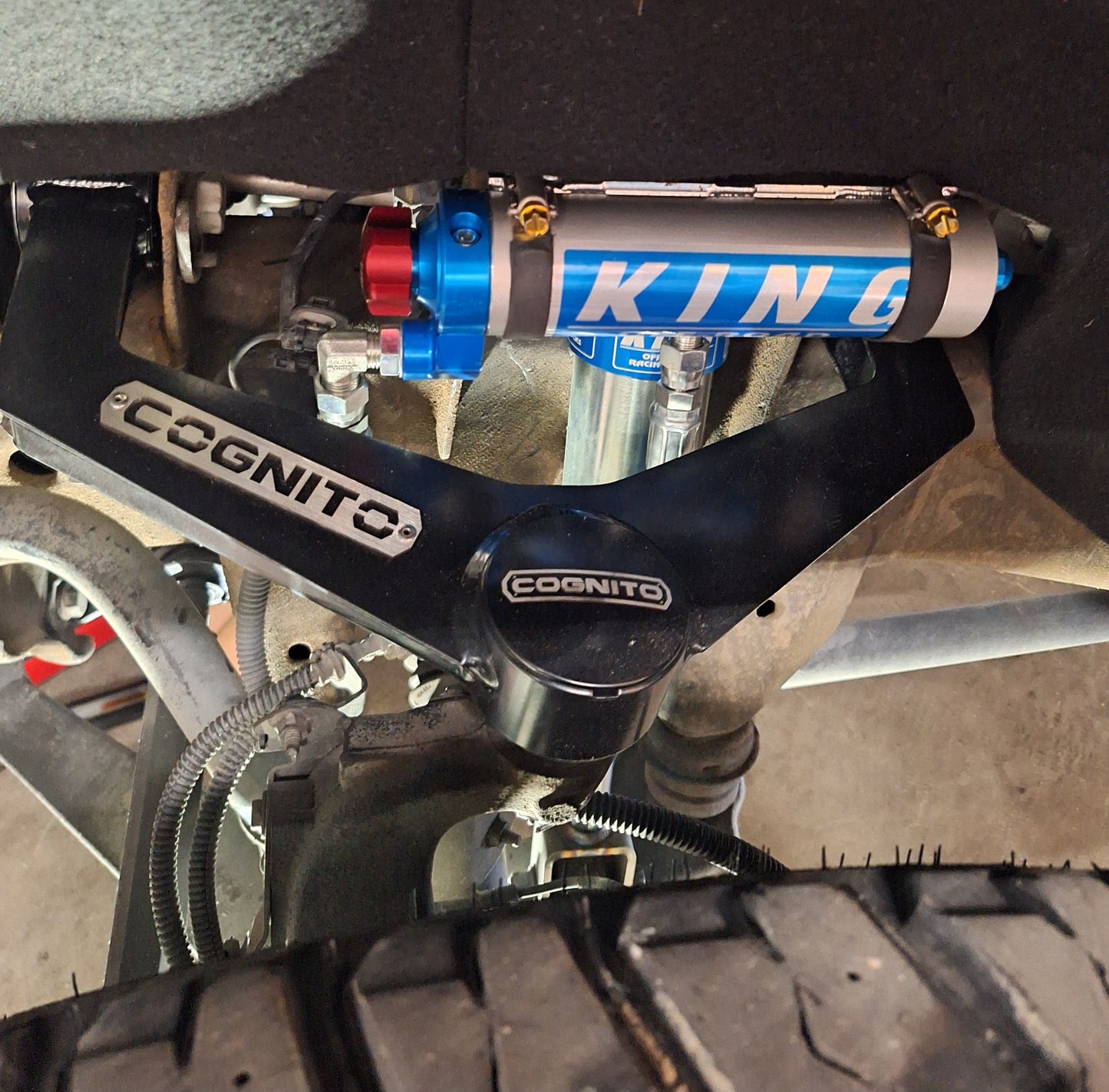 Cognito 20-24 Chevy/GMC Silv/Sierra 2500/3500 HD 2WD/4WD 3in Elite Leveling Kit w/ King 2.5 RR