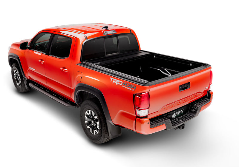 Retrax 2022+ Toyota Tundra CrewMax 5.5ft Bed w/Rail System (Excl Trail Special Edition) RetraxPRO MX