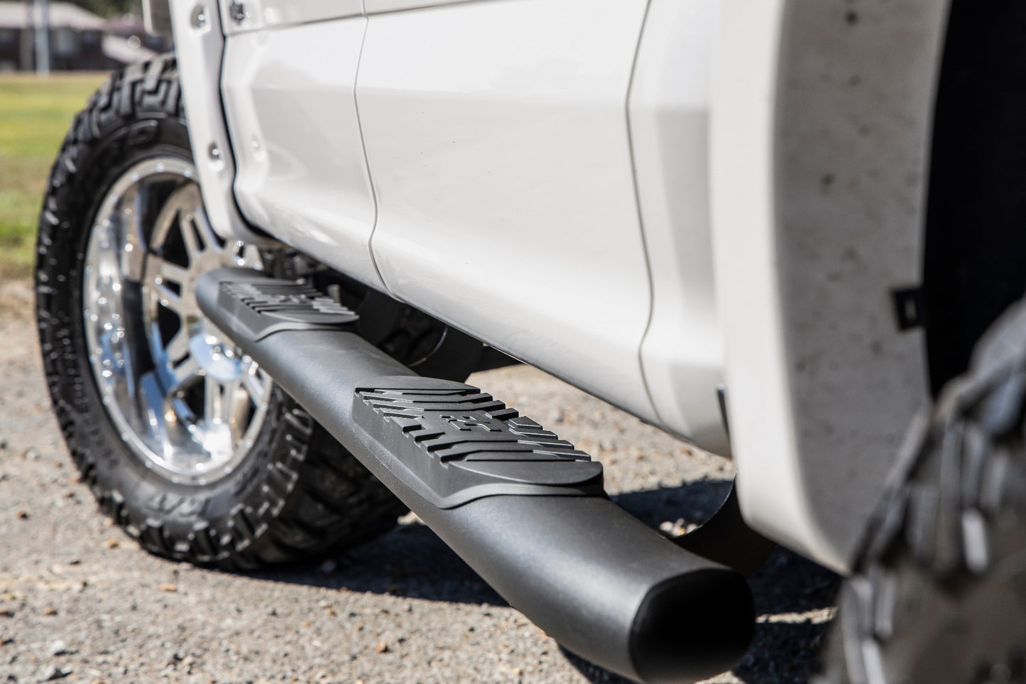 Rough Country Ford Oval Nerf Step Bars (15-20 F-150 SuperCrew Cab)