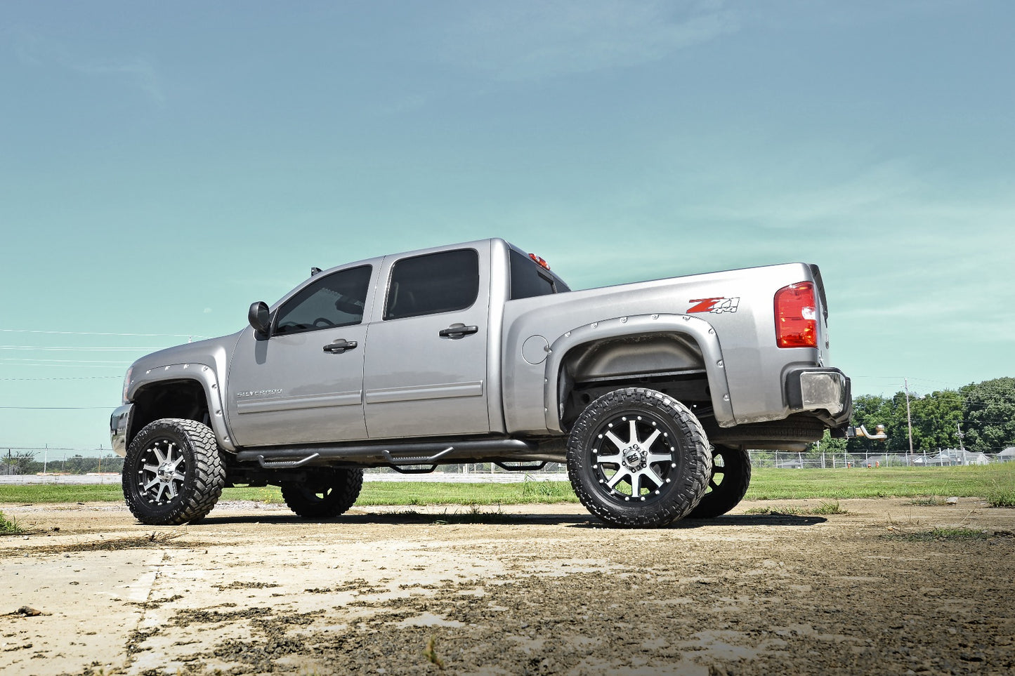 Rough Country Chevy Silverado & GMC Sierra 1500 4WD (2007-2013) 6.0 Inch Lift Kit w/ N3 Loaded Struts and Shocks