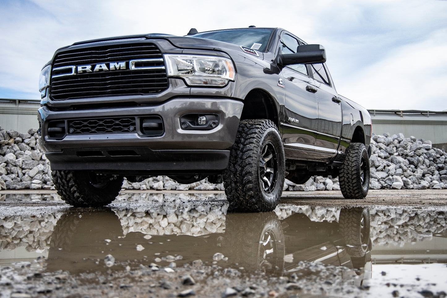 Rough Country 2.5 Inch Ram Leveling Kit w/ V2 Shocks For 14-25 2500 With OE Rear Coil Springs