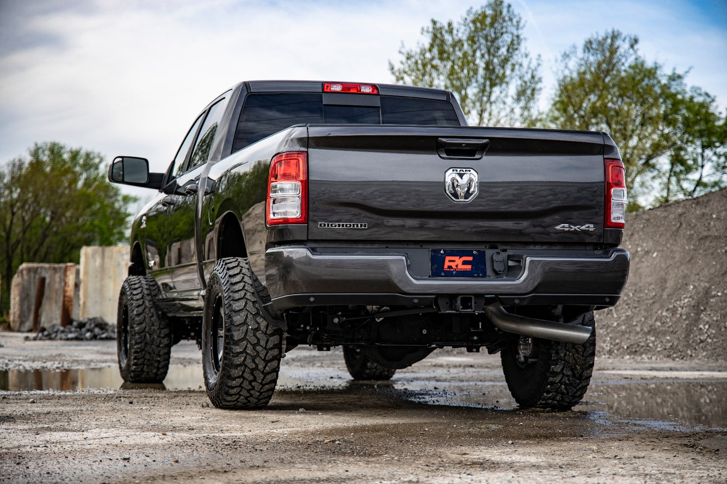Rough Country 2.5 Inch Ram Leveling Kit w/ V2 Shocks For 14-25 2500 With OE Rear Coil Springs