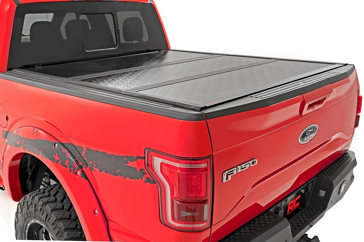 Rough Country Ford Low Profile Hard Tri-Fold Tonneau Cover 17-23 F-250/F-350 Super Duty 6.5 Foot Bed