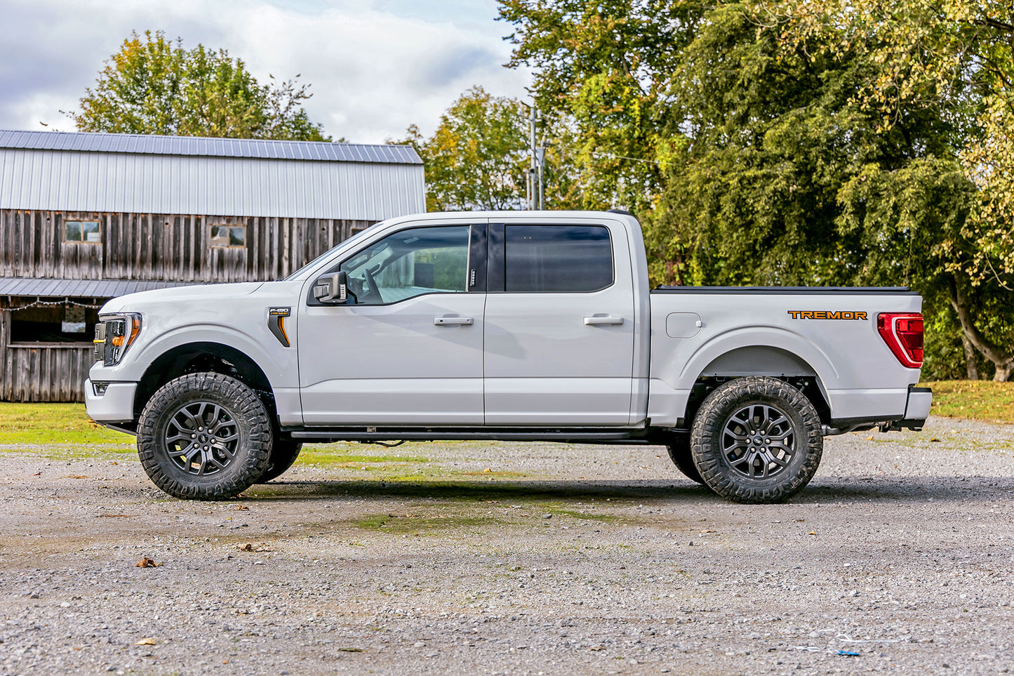Rough Country 2.5 Inch Lift Kit 21-22 Ford F-150 Tremor 4WD