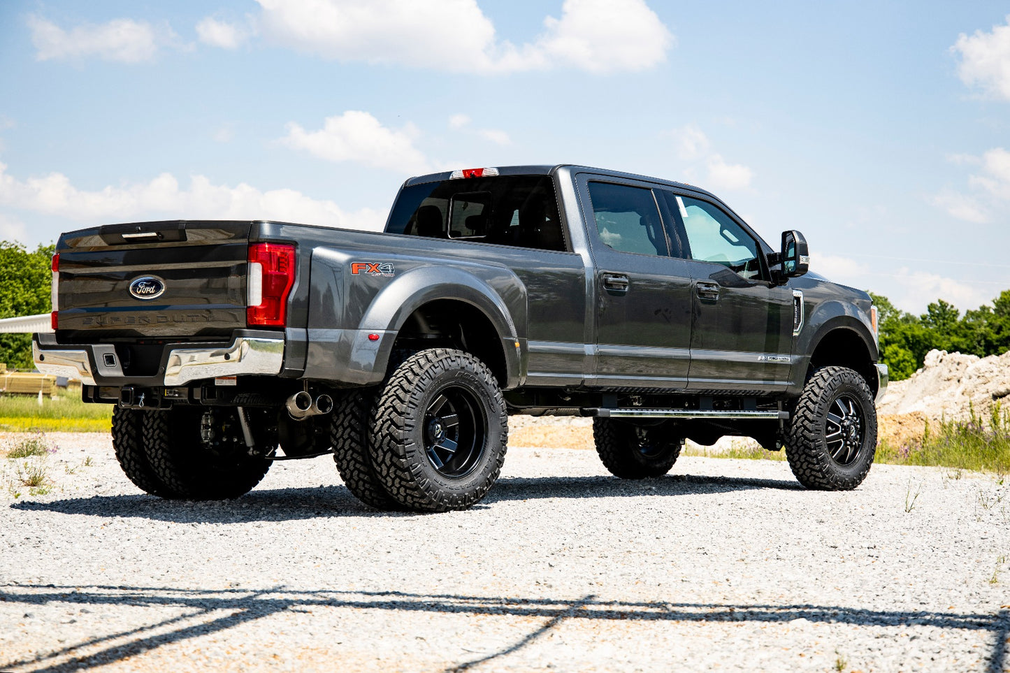 Rough Country 4.5 Inch Inch Ford Suspension Lift Kit w/ Vertex Shocks and Front Driveshaft 17-20 F-350 4WD Diesel Dually