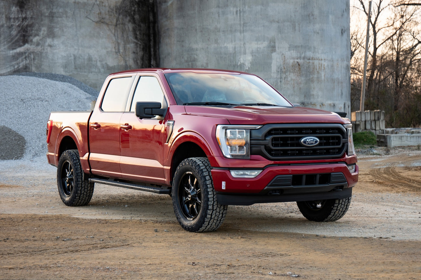 Rough Country 2.0 Inch Ford Leveling Kit w/N3 Struts and Shocks For 2021 F-150