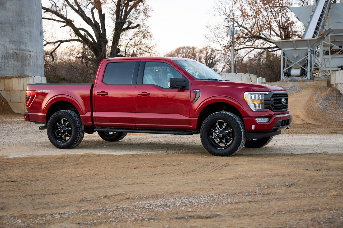 Rough Country 2.0 Inch Ford Leveling Kit w/N3 Struts and Shocks For 2021 F-150