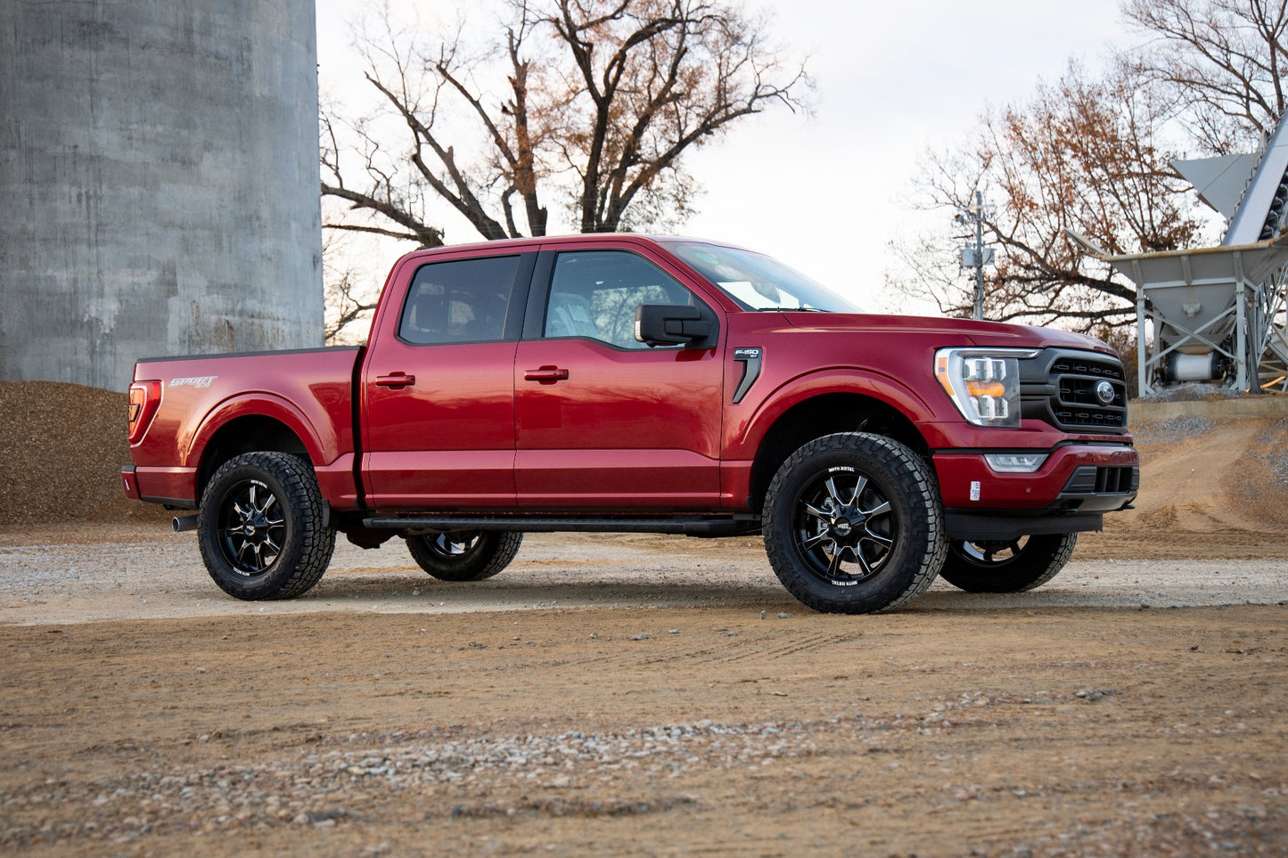 Rough Country 2.0 Inch Ford Leveling Kit w/N3 Struts and Shocks For 2021 F-150
