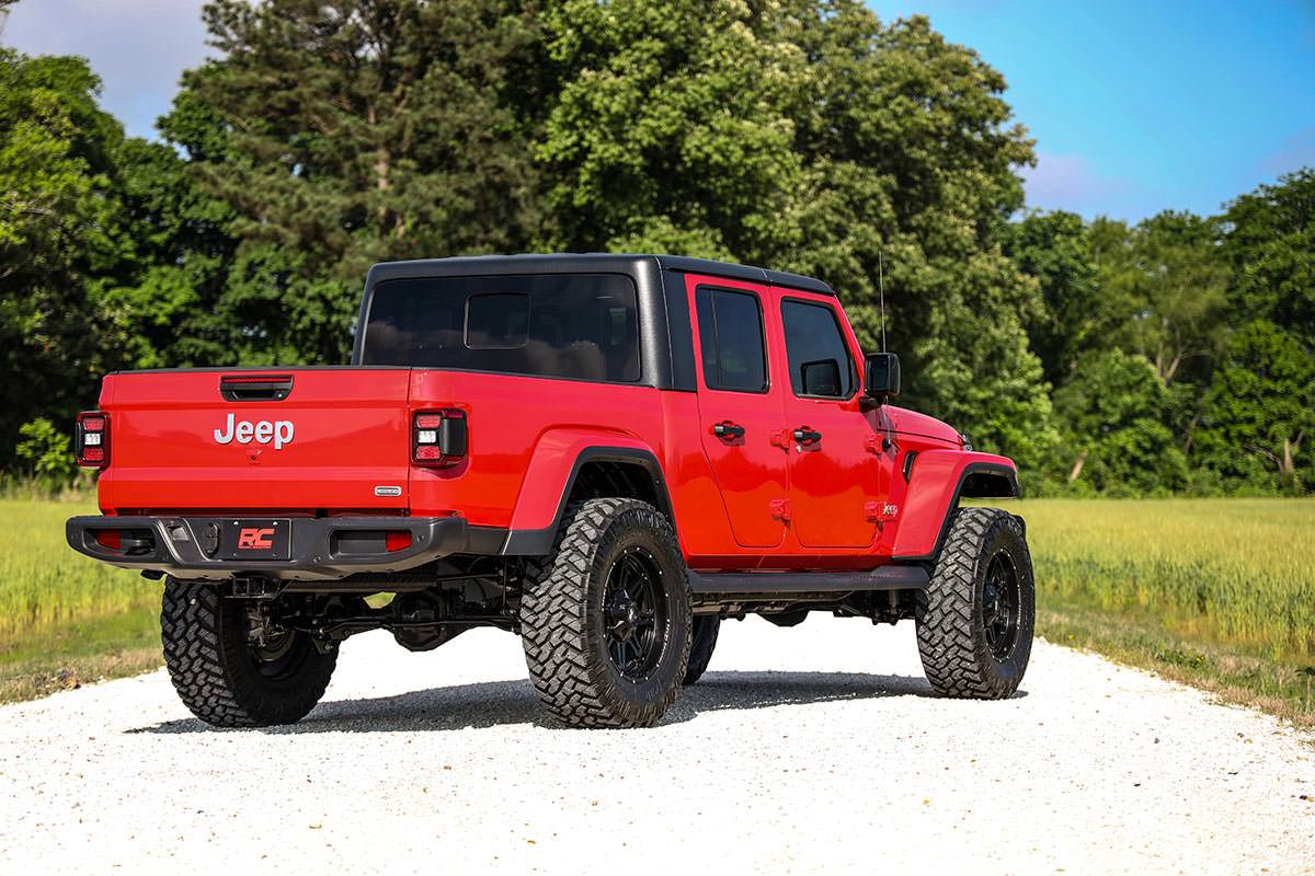 Rough Country 3.5 Inch Lift Kit Springs with V2 Shocks 20-22 Jeep Gladiator JT 4WD