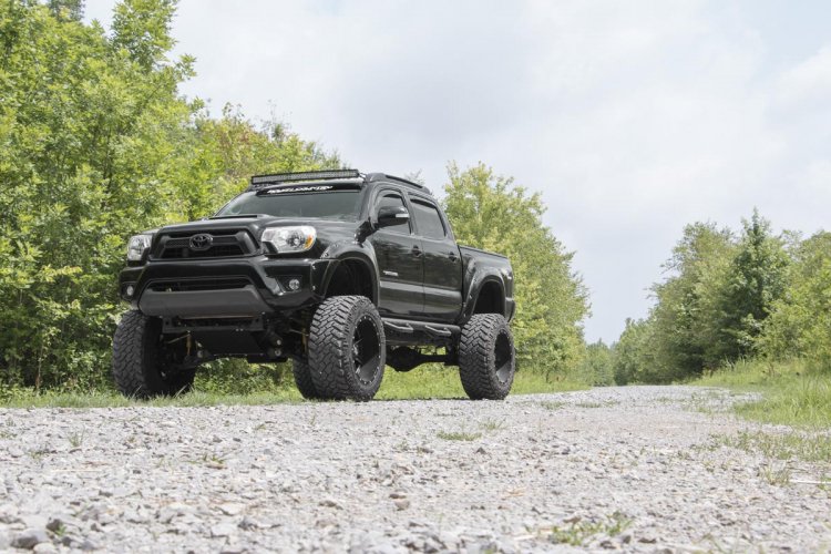 Rough Country 6.0 Inch Toyota Suspension Lift Kit w/ Vertex Coilovers and V2 Shocks (05-15 Tacoma 4WD/2WD)