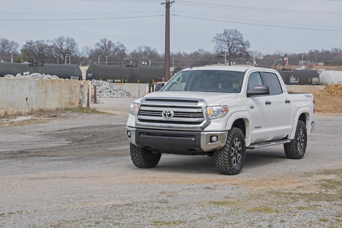 Rough Country 2.5-3 Inch Leveling Lift Kit 07-20 Tundra 2WD/4WD