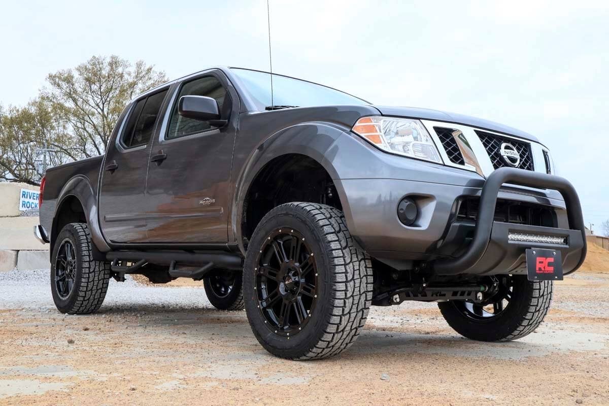 Rough Country Nissan 05-19 Frontier Bull Bar w/LED Light Bar Black