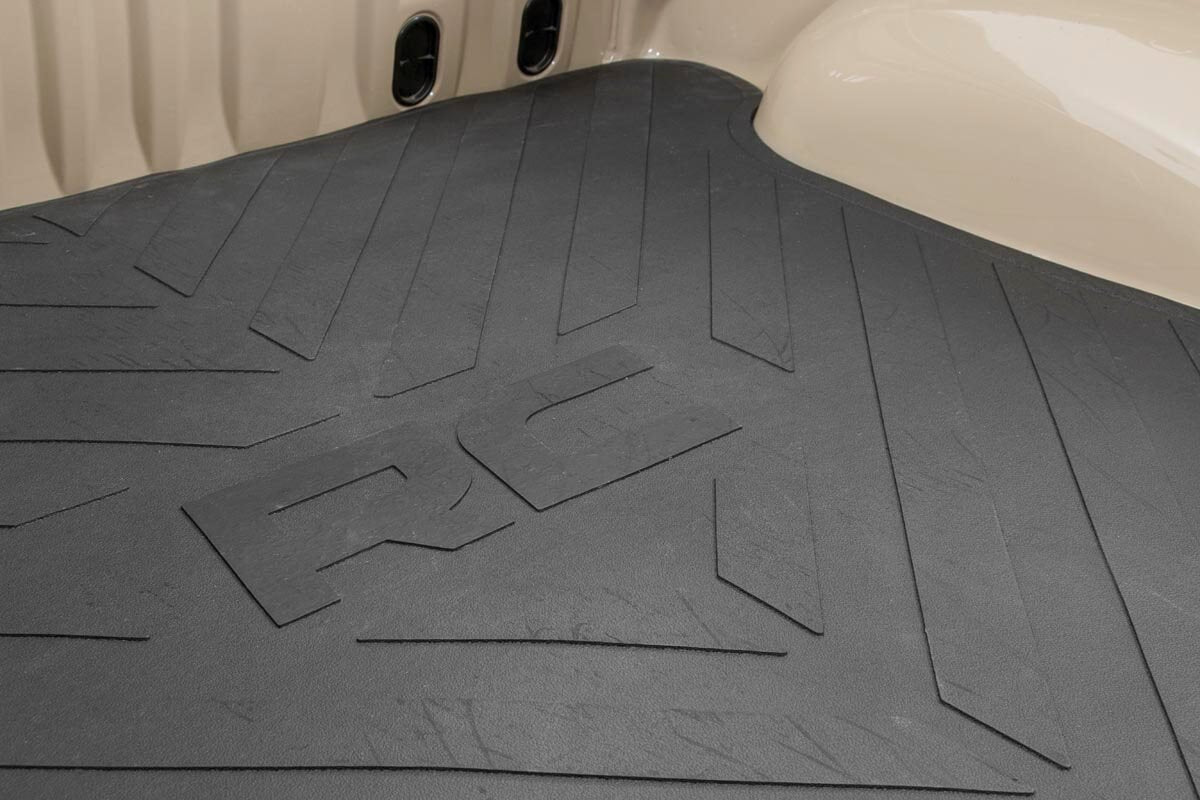 Rough Country GM Bed Mat w/RC Logos 19-24 Silverado/Sierra 1500 8ft Bed